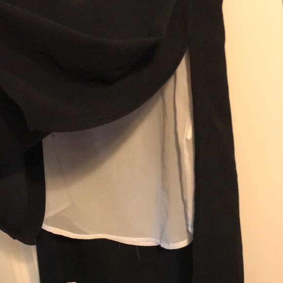 Black and white banana republic top - Picture 3 of 5